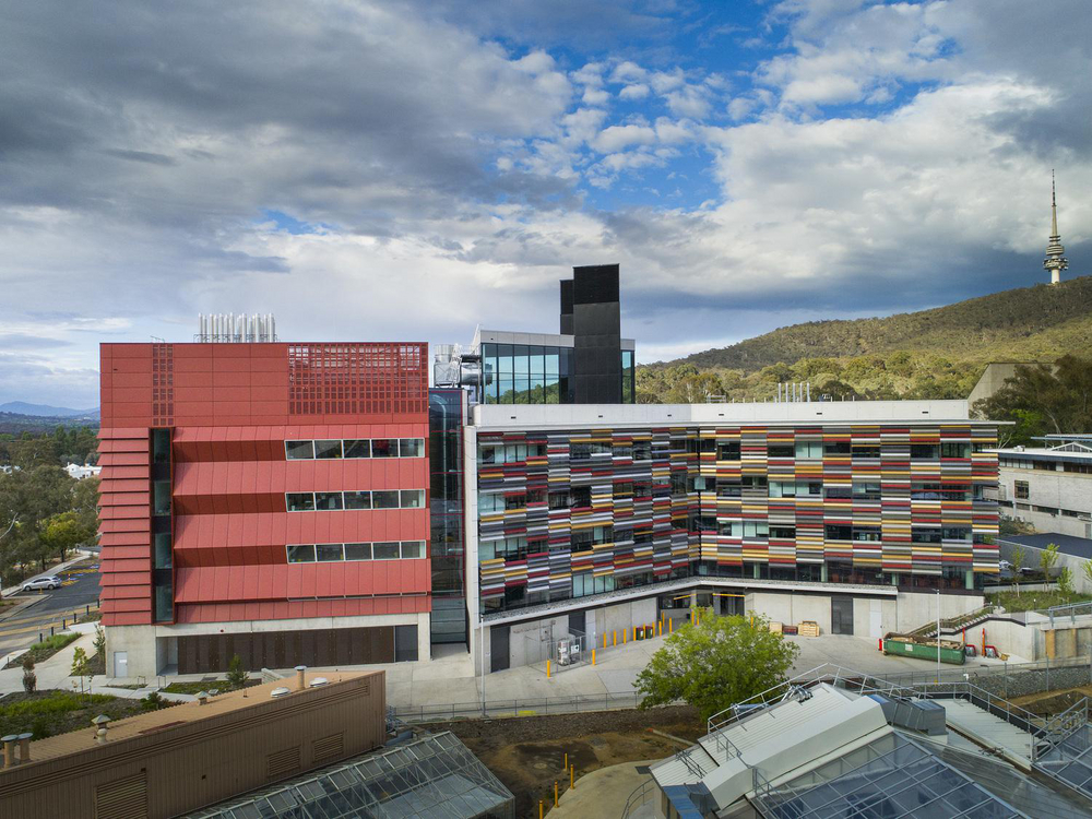 CSIRO Forschungsgebäude mit eisenoxidroter Fassade